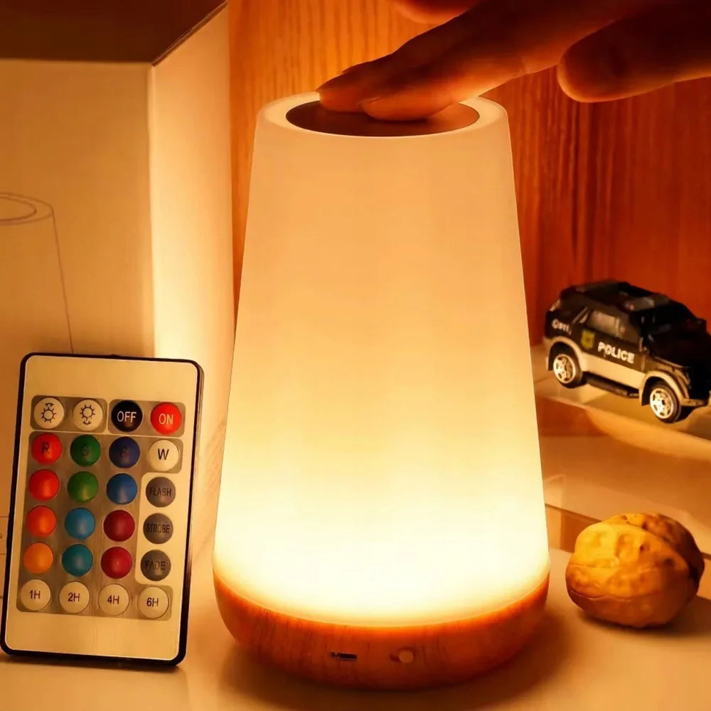 Lampe de chevet tactile 13 couleurs IRIS en situation dans une chambre
