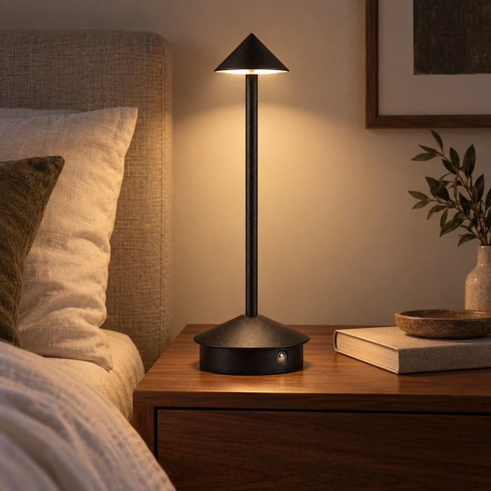 Lampe de chevet tactile sans fil VEILLE en situation sur une table de nuit