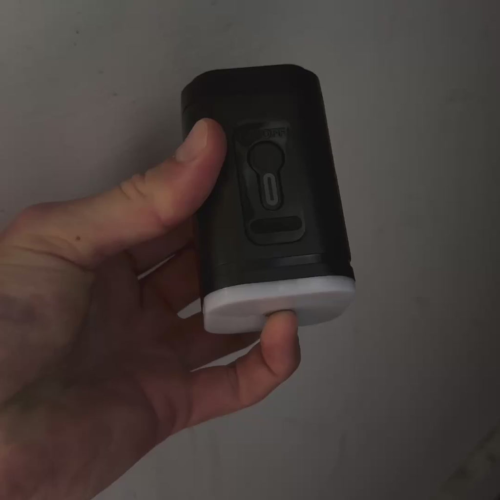 Démonstration de la lampe LED intégrée à la mini-pompe