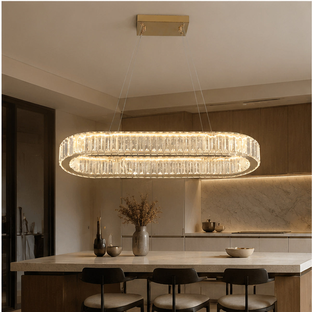 Lustre ovale en cristal chromé OVALE, autre vue en situation